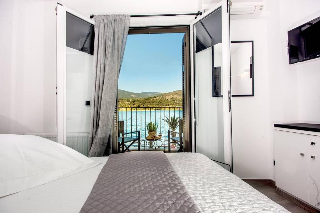 A & B Minimal Suite With Sea View In Argostoli Exterior foto