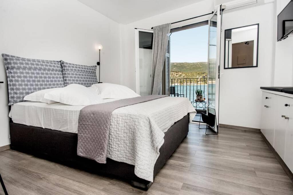 A & B Minimal Suite With Sea View In Argostoli Exterior foto