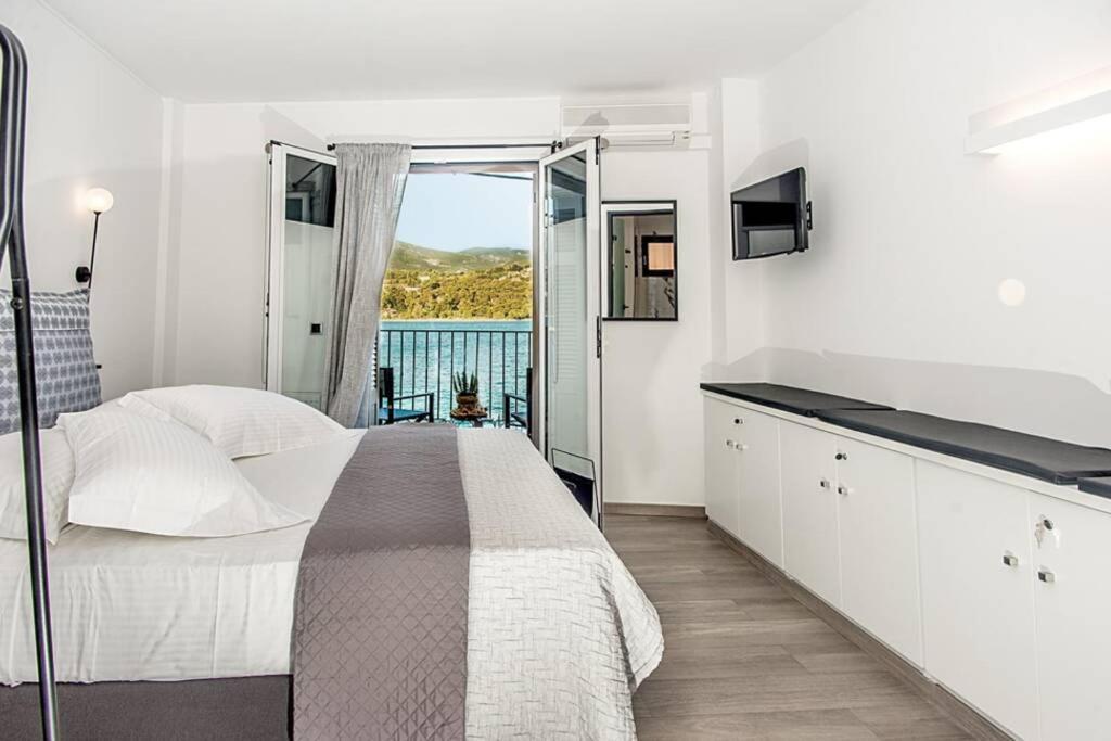 A & B Minimal Suite With Sea View In Argostoli Exterior foto
