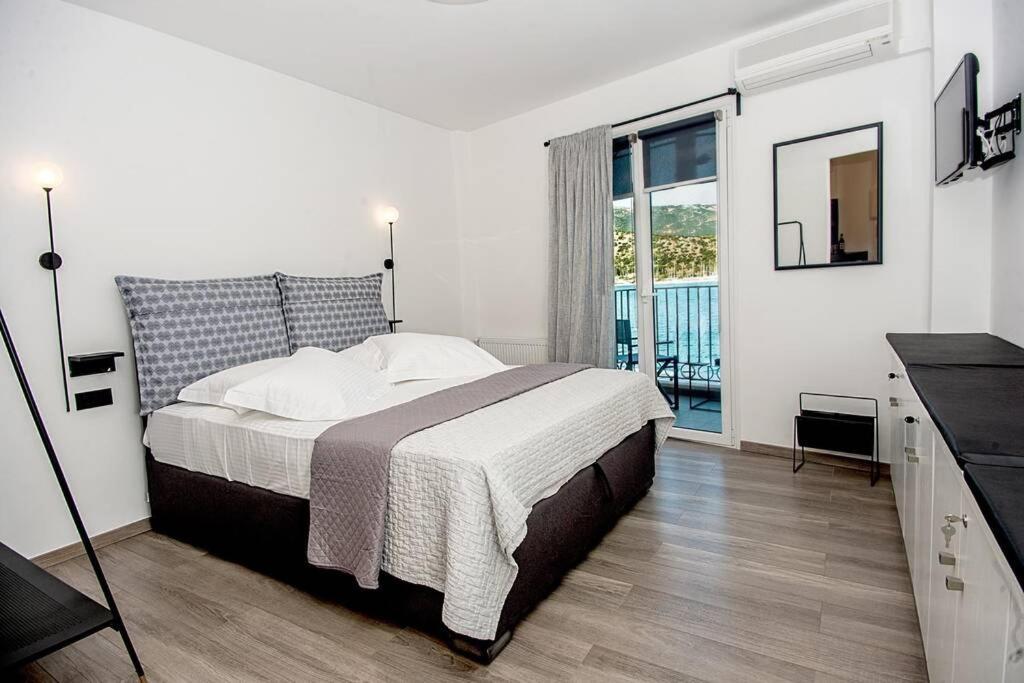 A & B Minimal Suite With Sea View In Argostoli Exterior foto