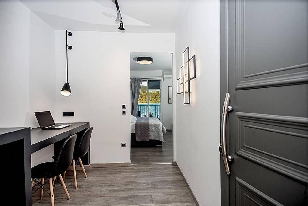 A & B Minimal Suite With Sea View In Argostoli Exterior foto